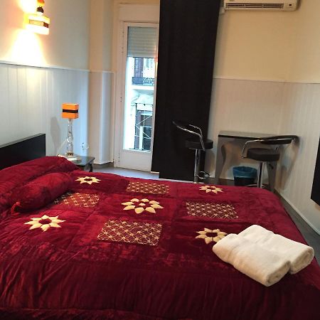 Hostal Oxum Madrid Bagian luar foto