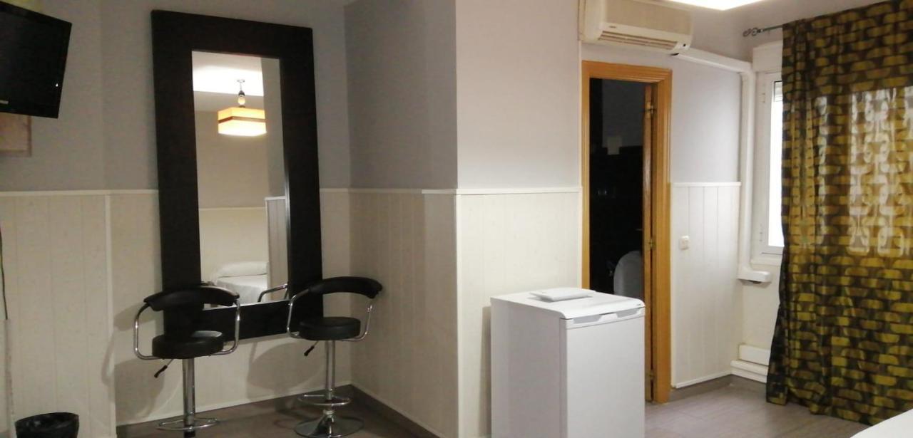 Hostal Oxum Madrid Bagian luar foto