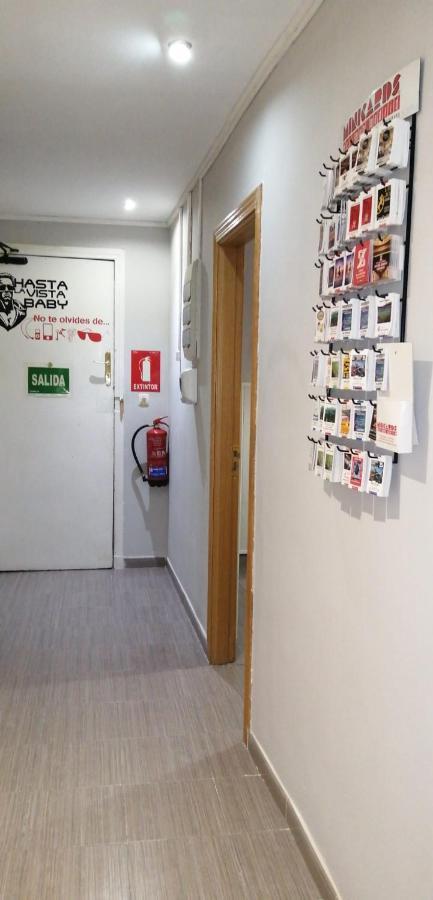 Hostal Oxum Madrid Bagian luar foto