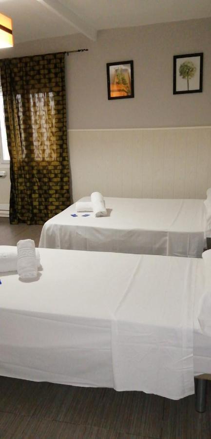 Hostal Oxum Madrid Bagian luar foto