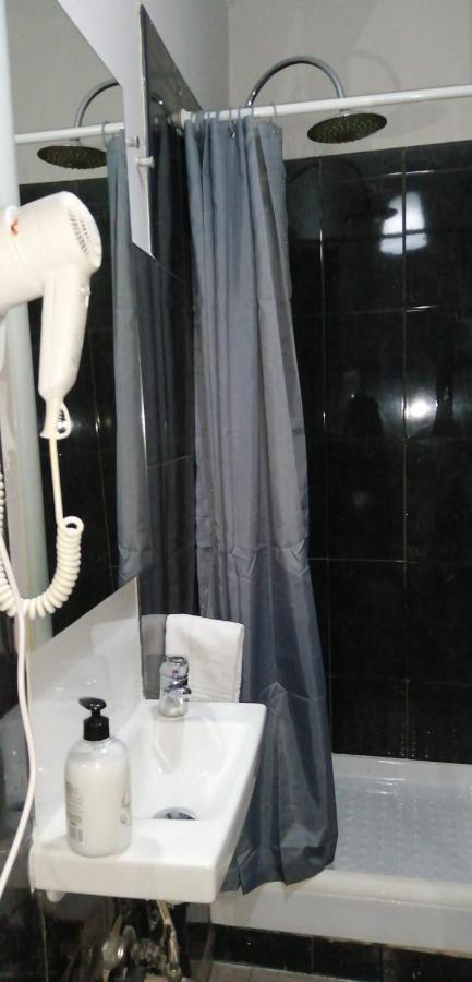 Hostal Oxum Madrid Bagian luar foto