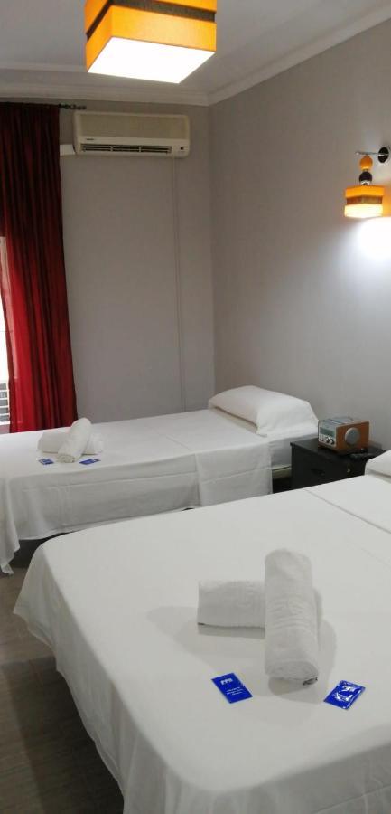 Hostal Oxum Madrid Bagian luar foto