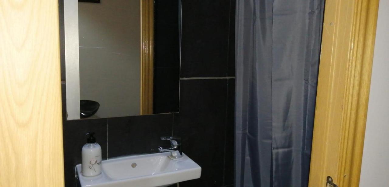 Hostal Oxum Madrid Bagian luar foto