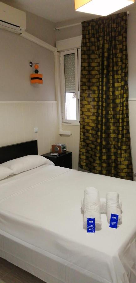 Hostal Oxum Madrid Bagian luar foto