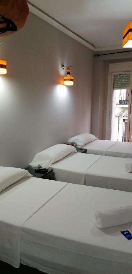 Hostal Oxum Madrid Bagian luar foto