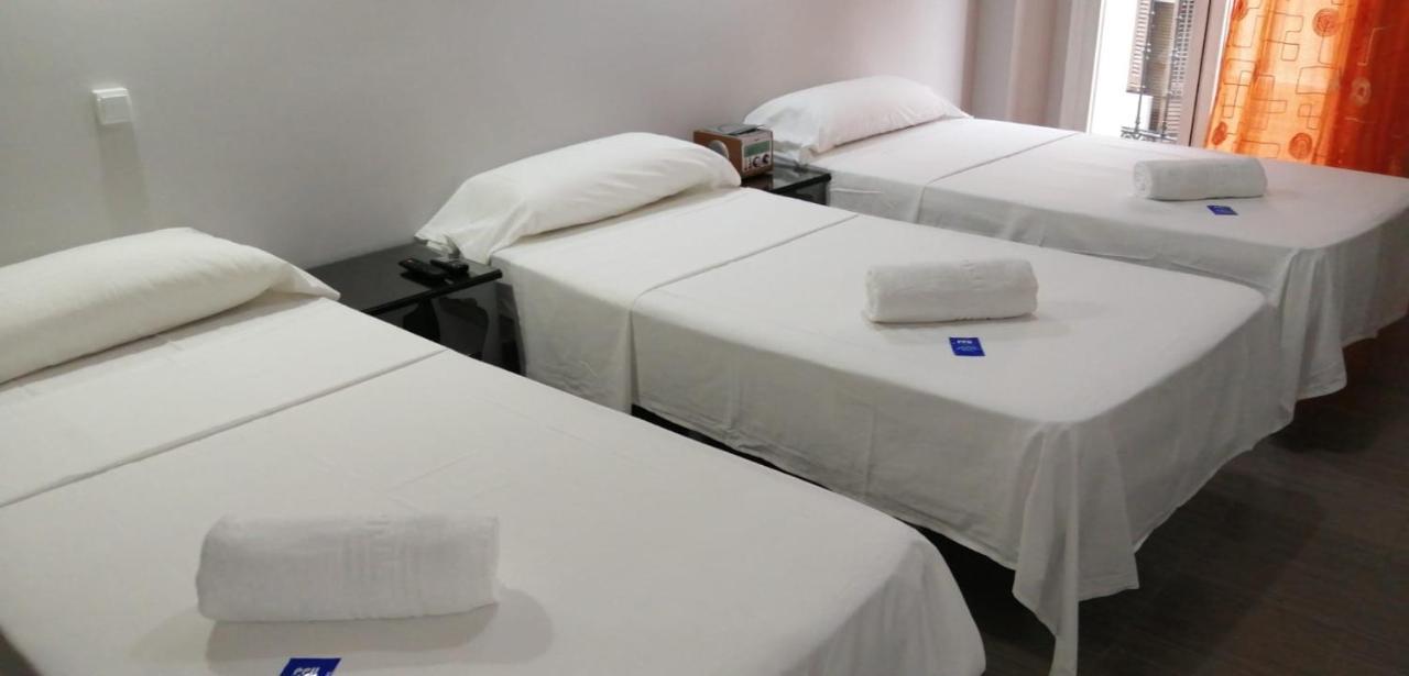 Hostal Oxum Madrid Bagian luar foto