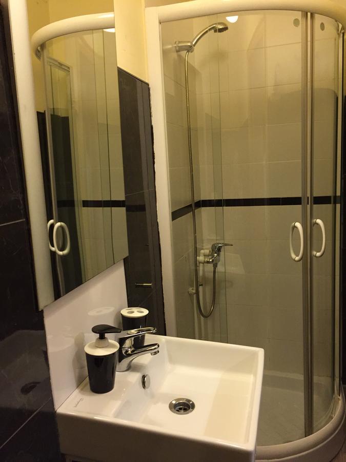 Hostal Oxum Madrid Bagian luar foto