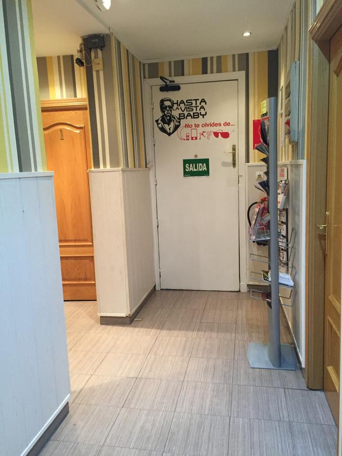 Hostal Oxum Madrid Bagian luar foto