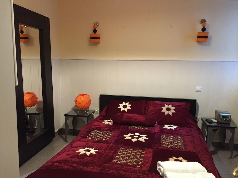 Hostal Oxum Madrid Bagian luar foto