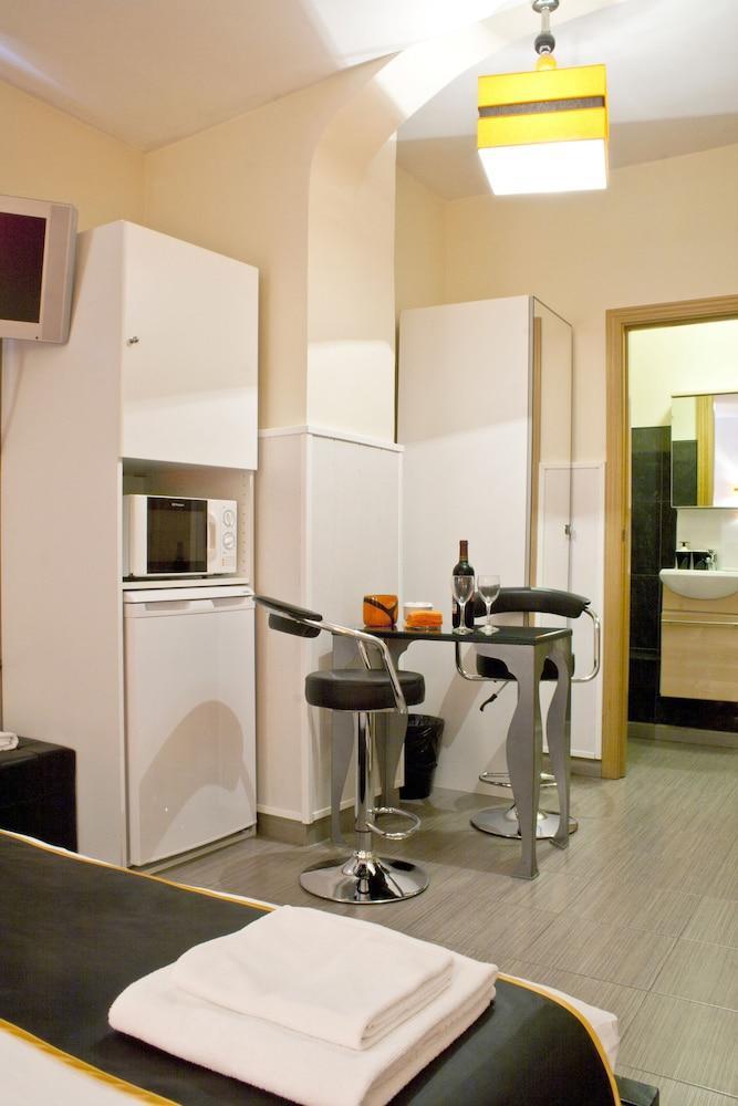 Hostal Oxum Madrid Bagian luar foto