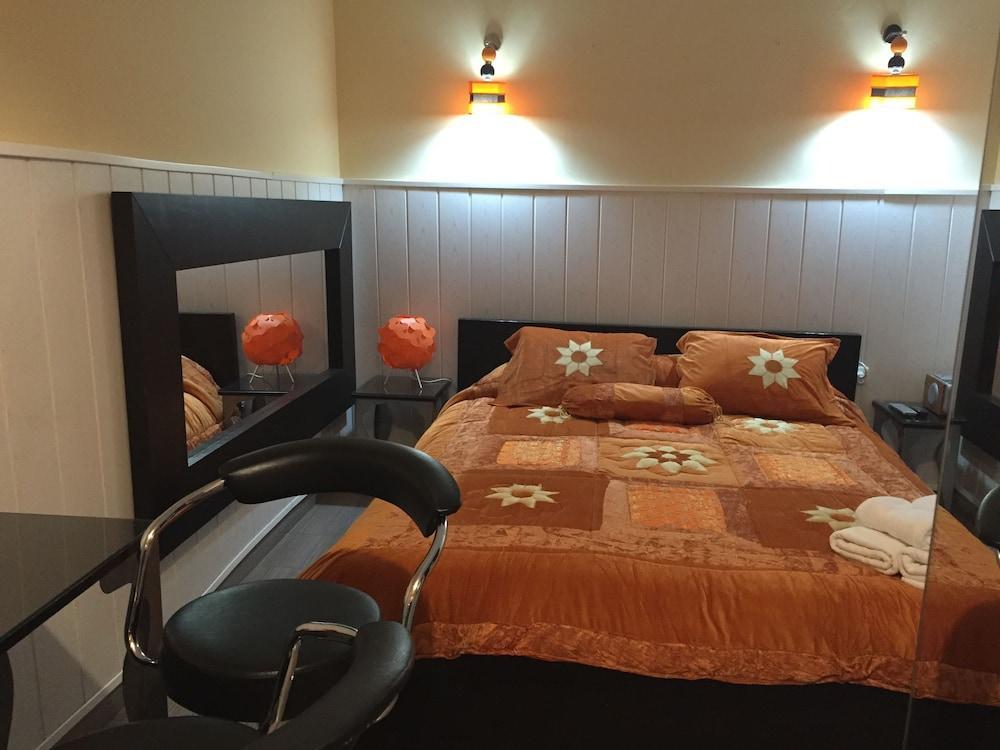 Hostal Oxum Madrid Bagian luar foto