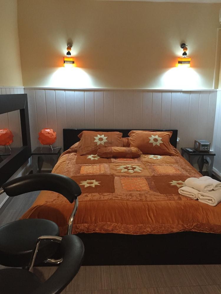 Hostal Oxum Madrid Bagian luar foto